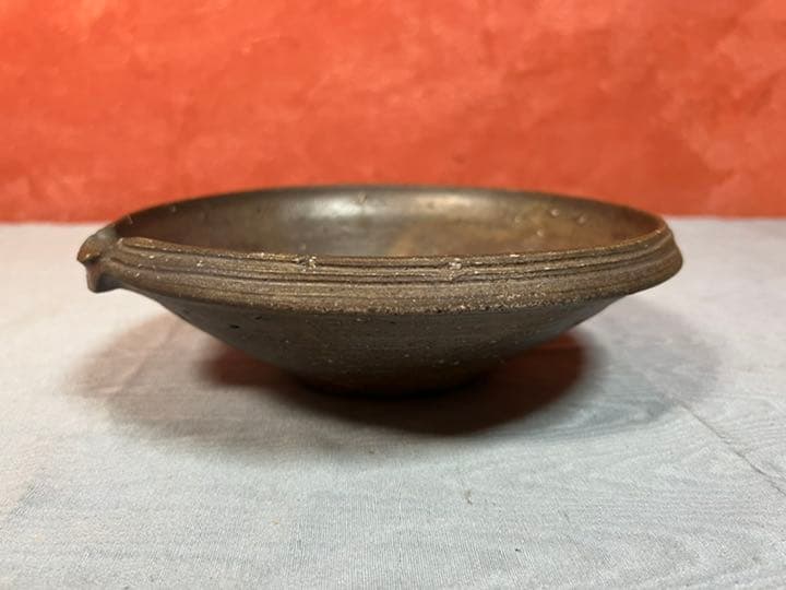 備前焼　安藤騎虎　造　片口深皿　陶印あり