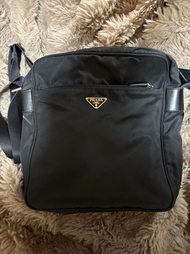 極美品！PRADA ブラックショルダーバッグ