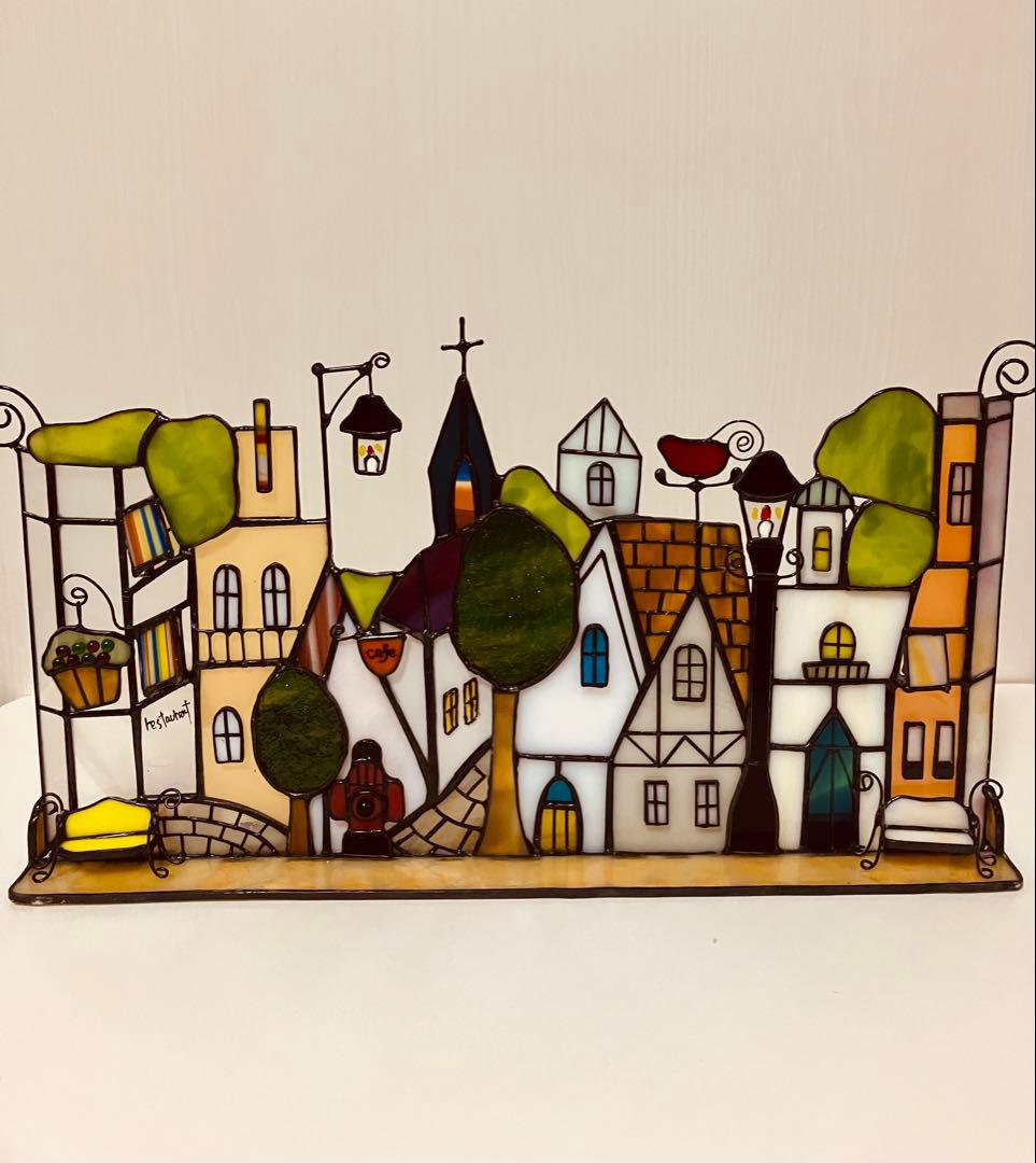 ステンドグラス　ガス燈のある街並み