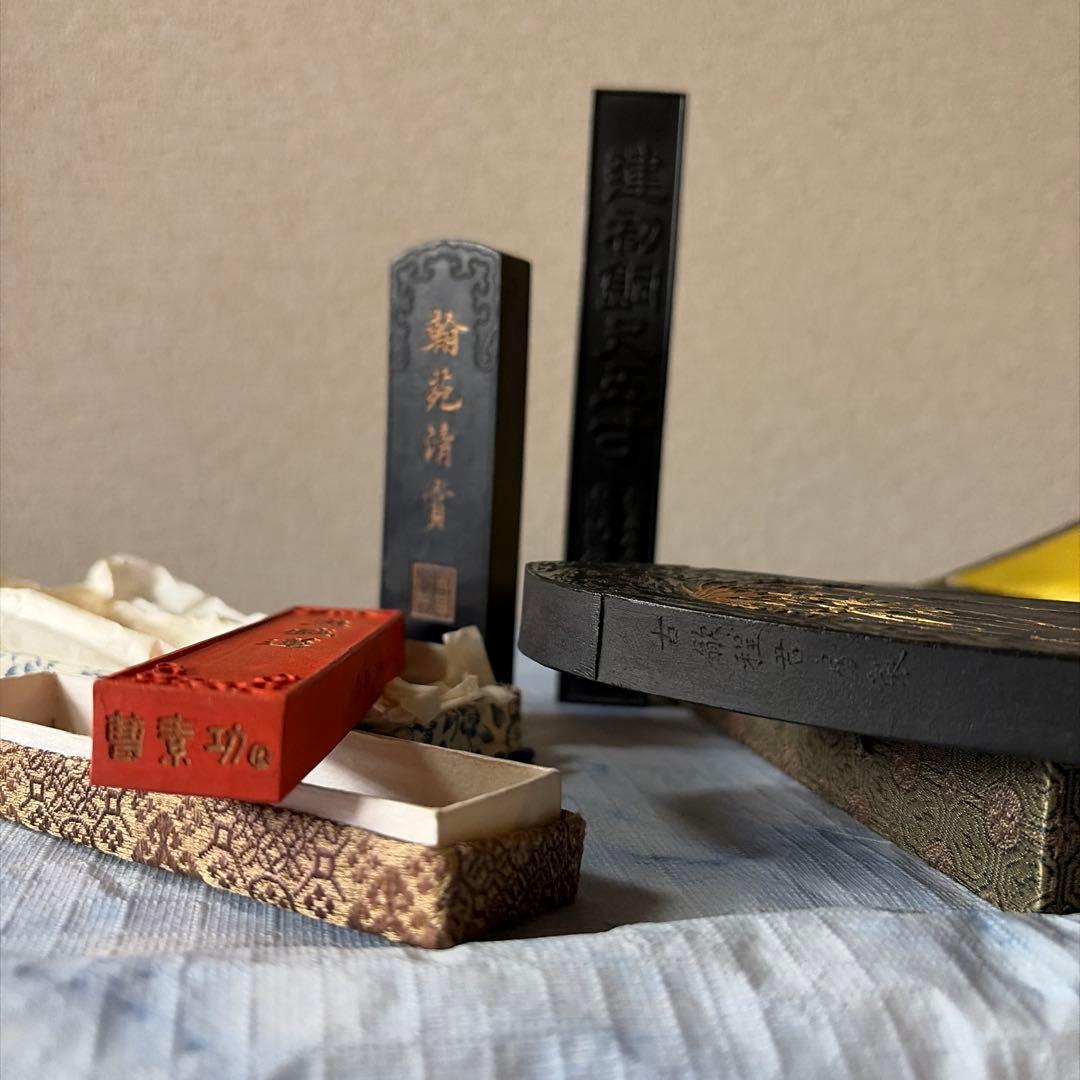 墨　唐墨　文房四宝　中国　朱墨　魚戯蓮　書画　書道　硯