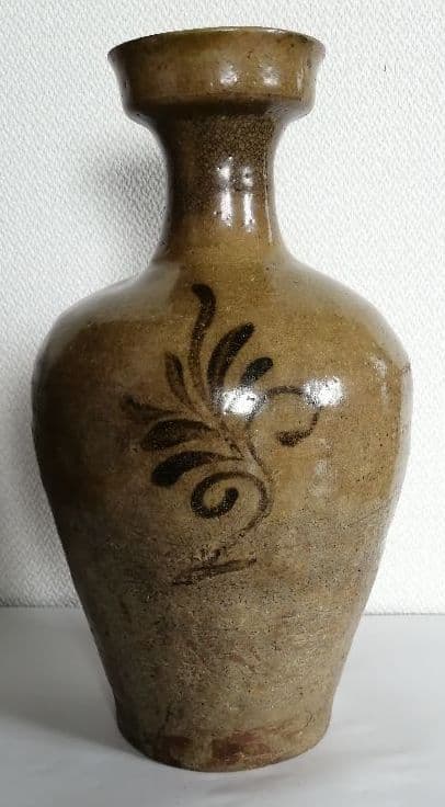 朝鮮　青磁鐵畫唐草紋瓶