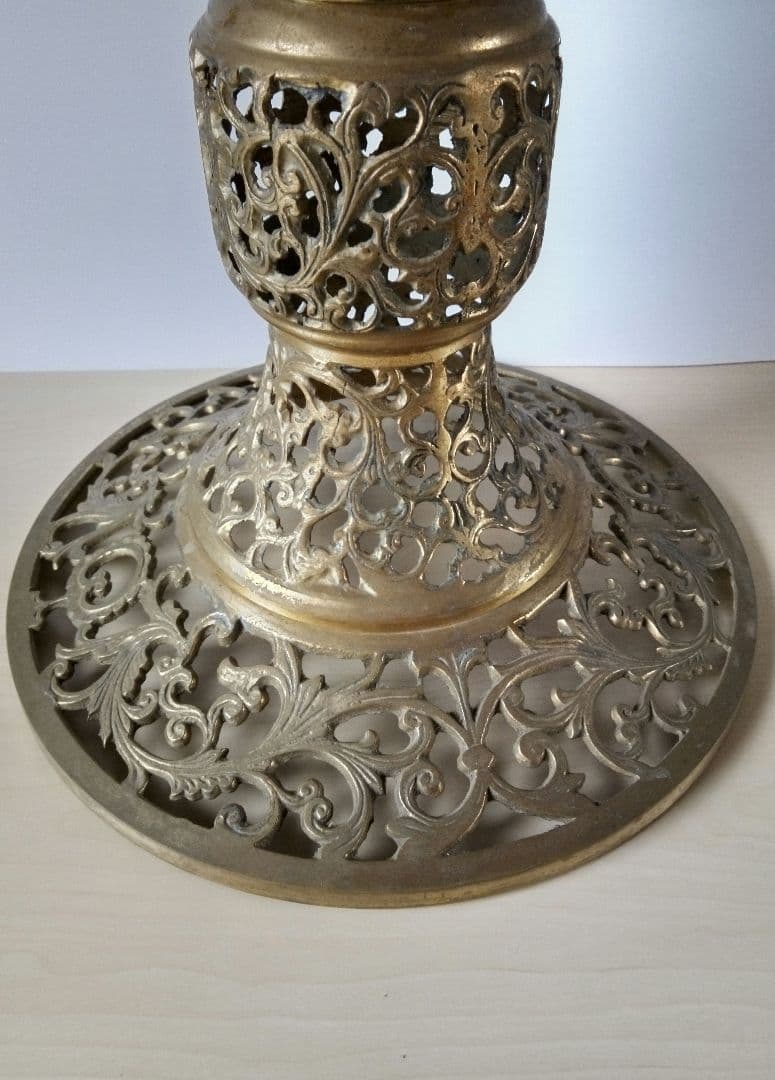 ヴィンテージ装飾の真鍮製　透かし彫り　サイドテーブル　プラントスタンド