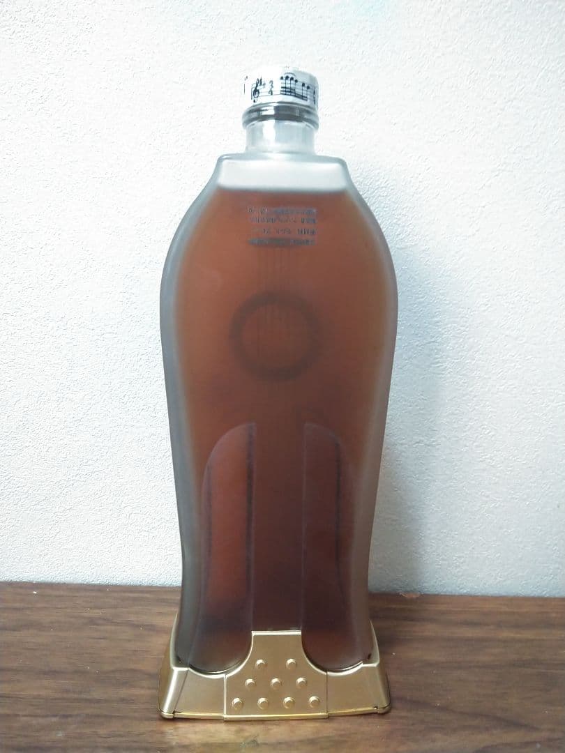 最安値【入手困難】サントリー 『響』 楽器ボトル リラギター型 台座付き