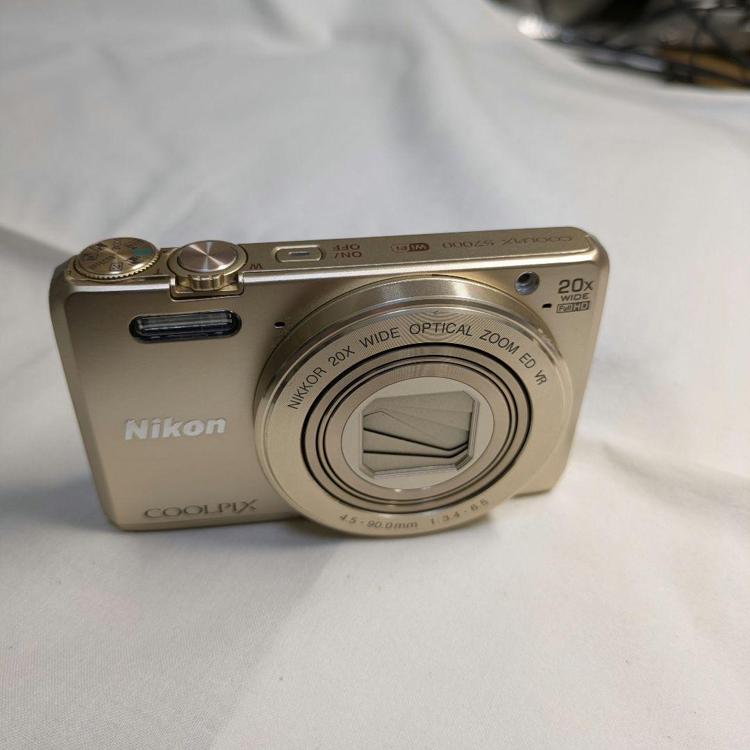 とうこ　本体のみ ニコン COOLPIX S7000　　角傷あり