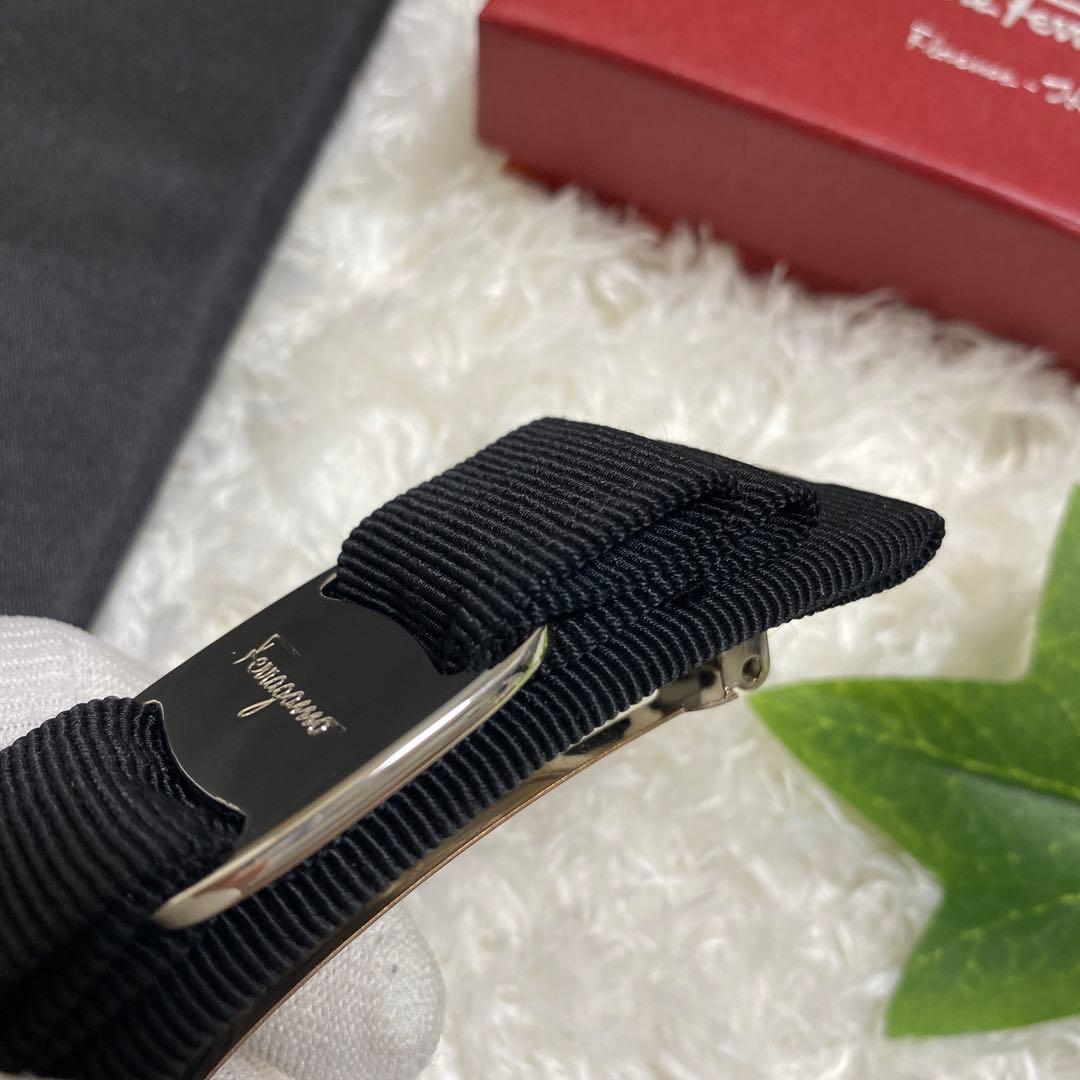 フェラガモ　バレッタ　シルバー　金具　お洒落　小物　箱付き