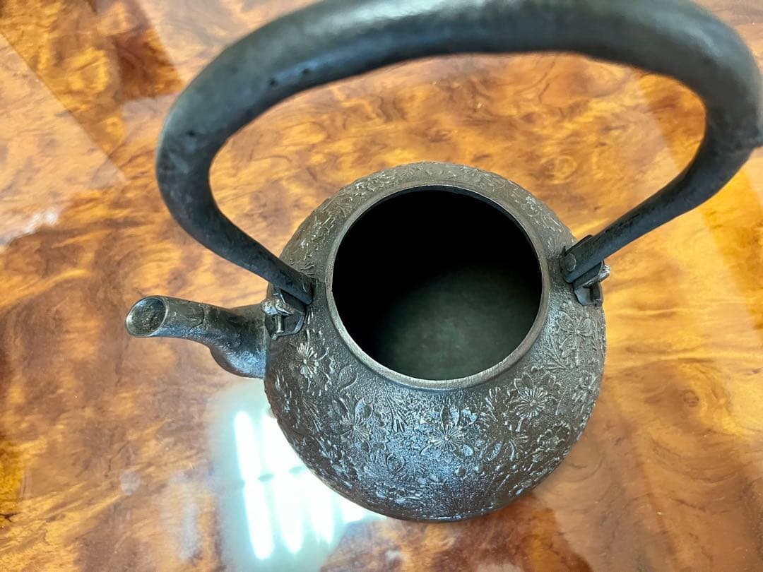 虎山工房　南部鉄器　鉄瓶　砂鉄　箱付き　取扱説明書付き　南部形　桜