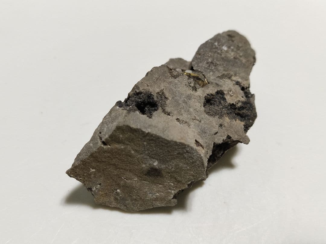 パワーストーン　天然石　原石　ハーキマーダイアモンド母岩付　107g　632