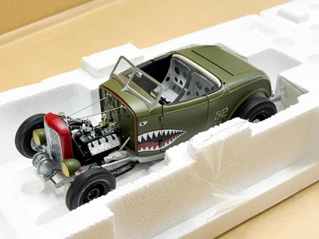 ★ 32 FORD ROADSTER ARMY ★ACME GMP★ 1/18