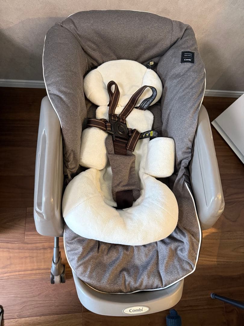 コンビ　ネムリラ AUTO SWING BEDi EG