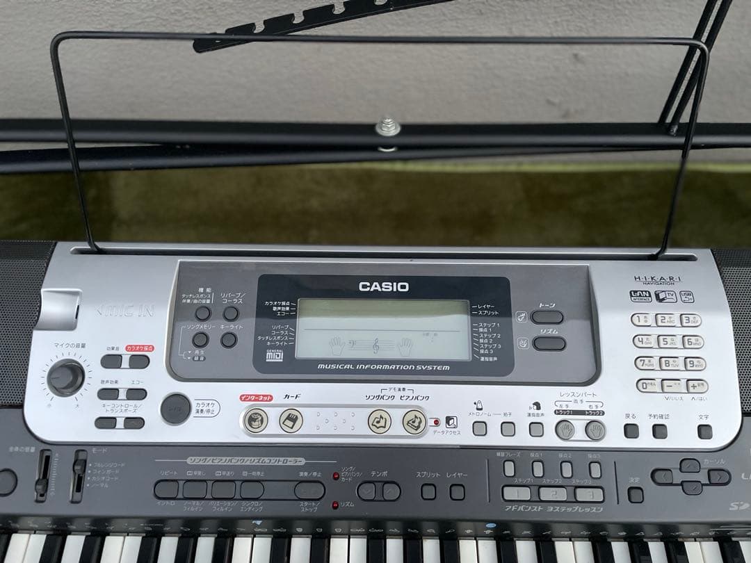 CASIO ｌＫ-301 BB キーボード　61鍵盤　スタンド付き