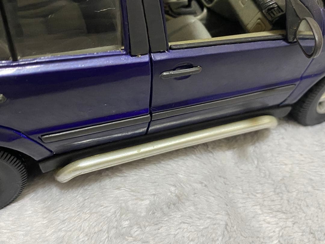 ミニカー Maisto Mercedes-Benz ML320 1/18