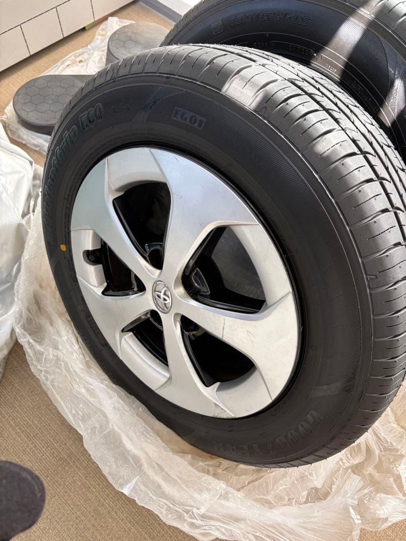 グッドイアータイヤバリ山ホイールセット 15インチ　プリウス30 後期