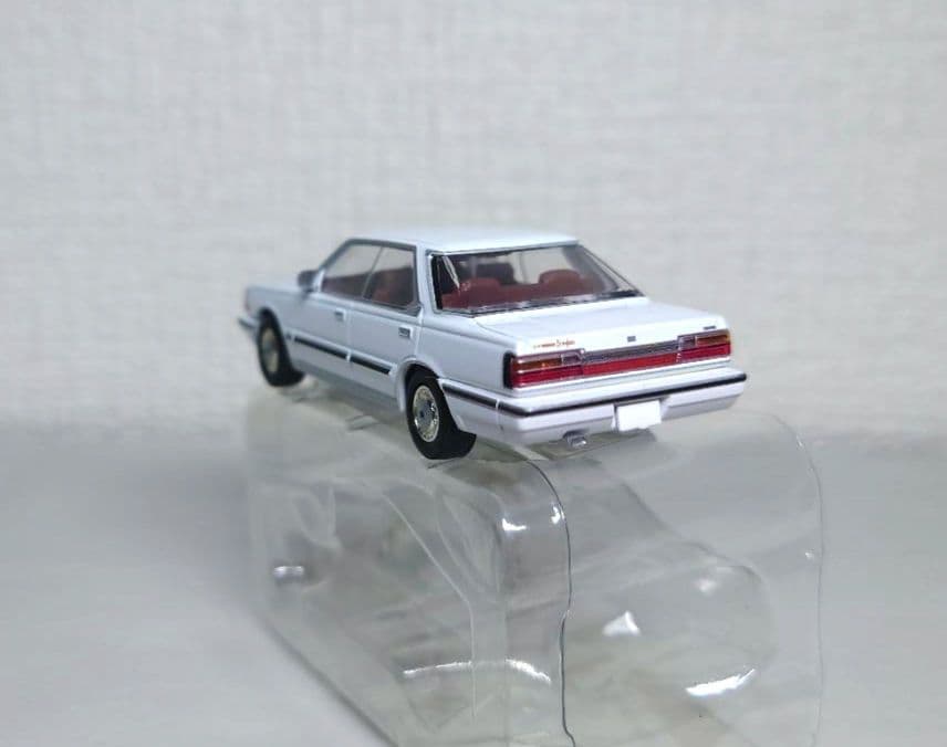 トミカリミテッドヴィンテージネオ　日産グロリアV30ターボブロアム（85年式）