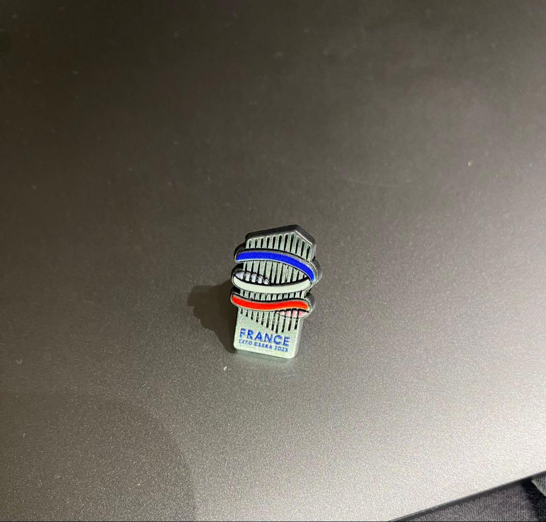 み*ん様 【非売品】フランス館ピンバッジ