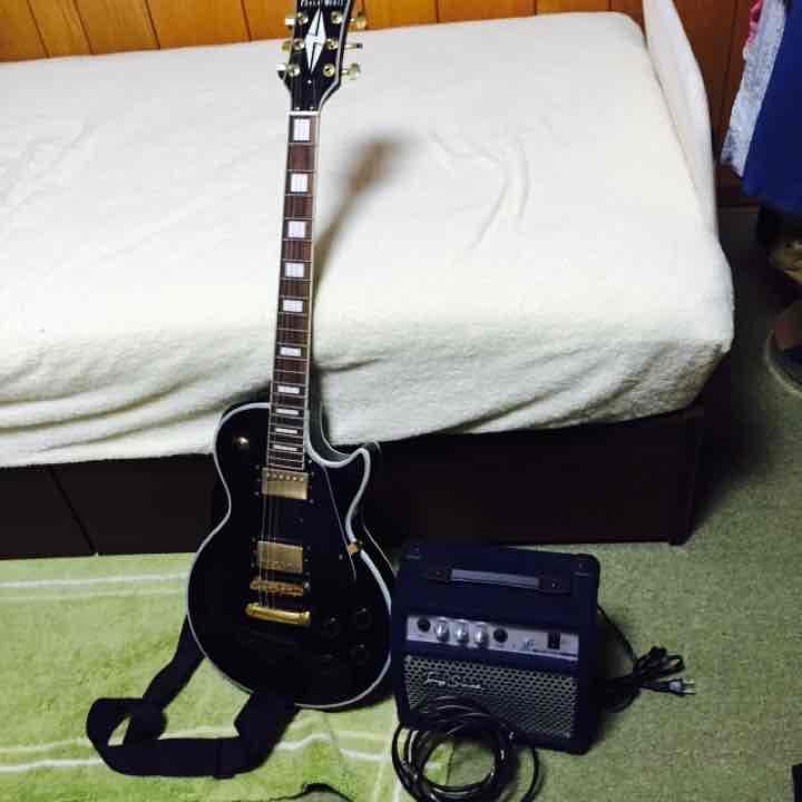 エレキギター（アンプ、シールド付き）