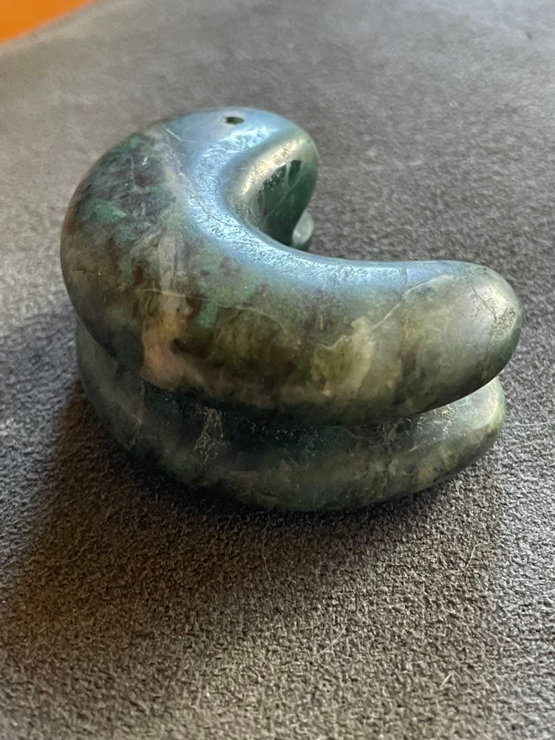 古墳時代前期　合わせ勾玉　翡翠　飛騨翡翠　碧玉　出土品。