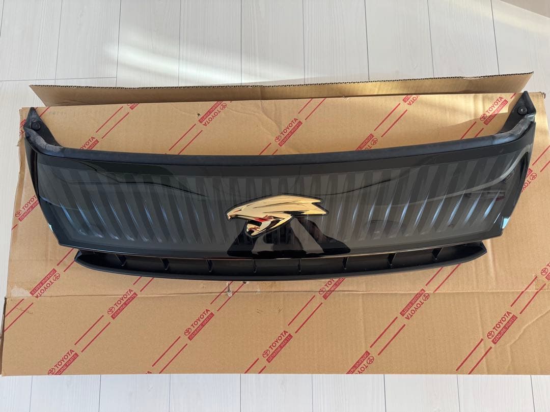 60系ハリアー前期　フロントグリル　 新品取り外し　未使用品