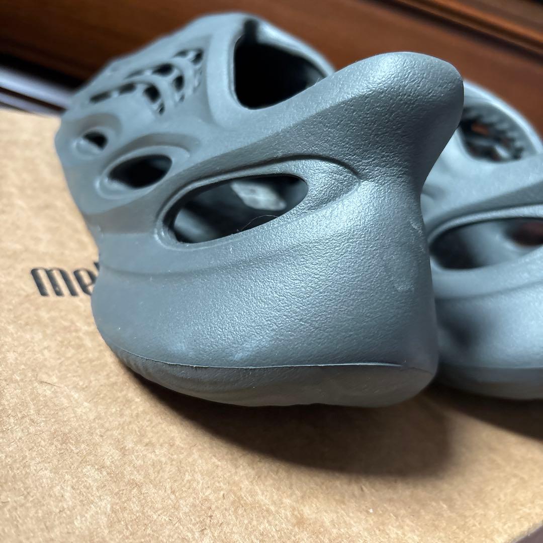 adidas YEEZY Foam Runner Carbon カーボン