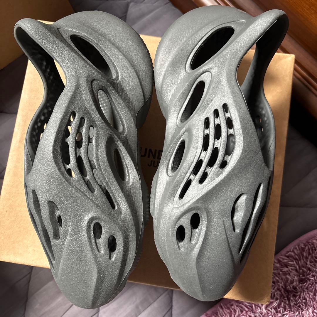 adidas YEEZY Foam Runner Carbon カーボン