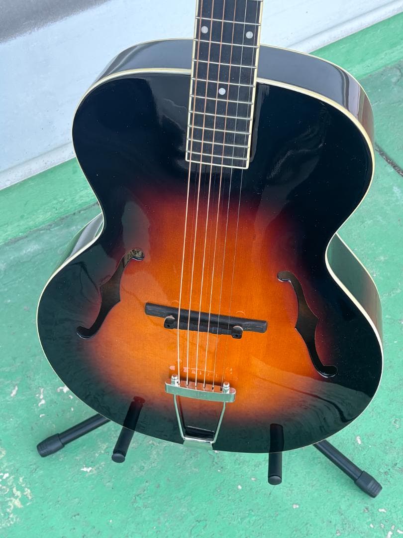 The LOAR LH-700VS Archtop guitar 超美品
