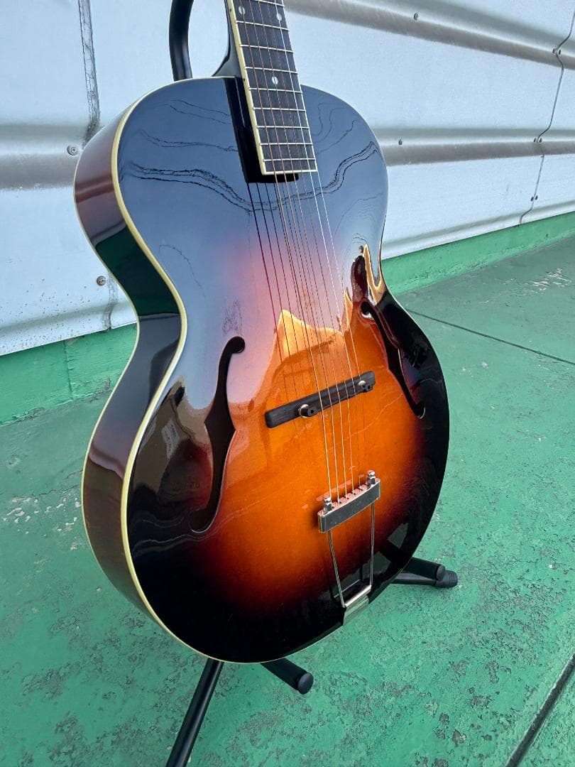 The LOAR LH-700VS Archtop guitar 超美品