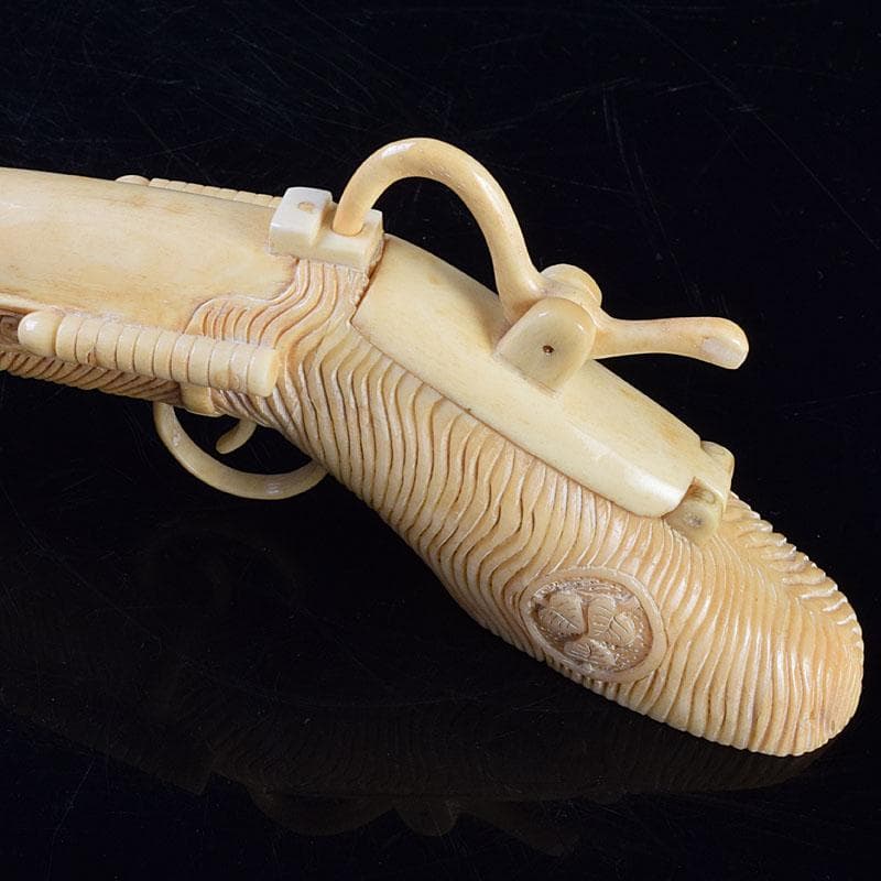 ナリトラ 時代提げ物　獣骨彫刻　銃型　矢立　筆入　C　9209