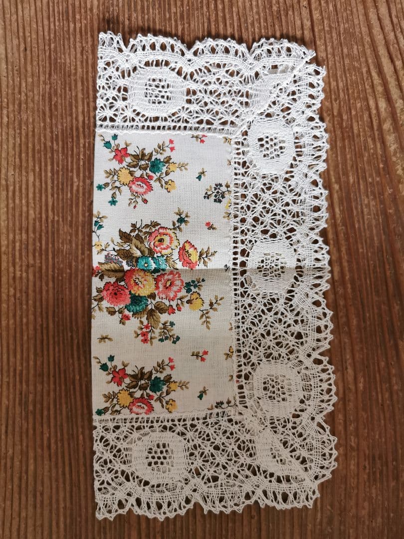 アンティーク 南仏プロヴァンス ボビンレースリネントリム 小花柄の美しいクロス