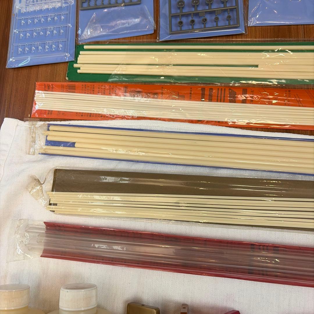 ピ*ル様 プラモ塗料大量セット Mr.カラー・タミヤ＋プラ材・改造パーツ一式引退