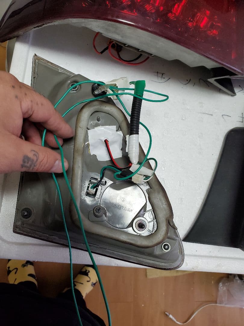 トヨタ　クラウンロイヤルLEDテールライト 赤 4個セット流れるウィンカー