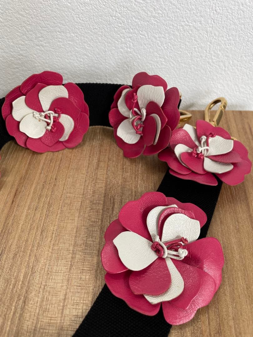 ✨美品✨PRADA　ショルダーストラップ　レザーフラワー　ピンク　ブラック