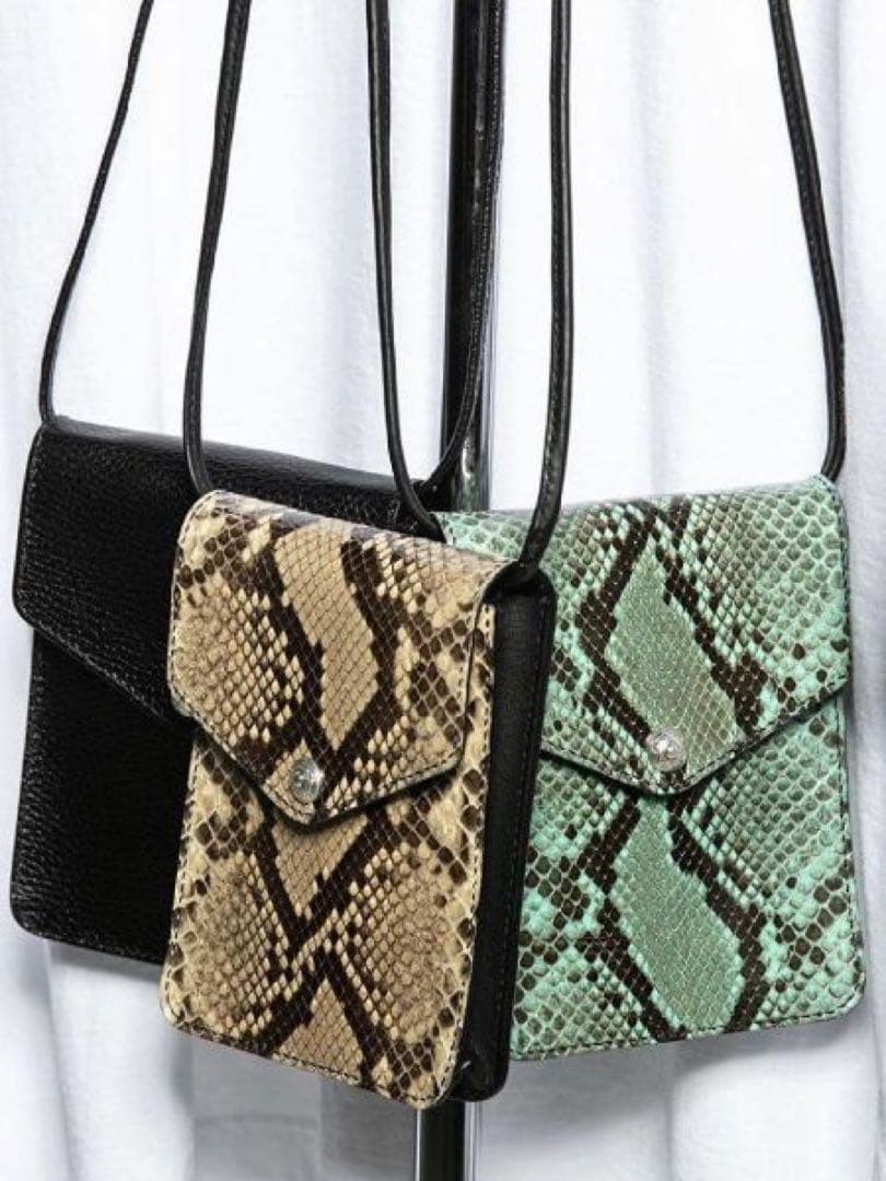 本日限定　値下げアンチドートバイヤーズクラブ　ウエストバッグ　パイソン