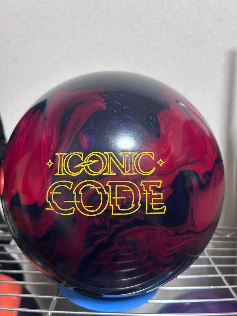 ICONIC CODE ボウリングボール