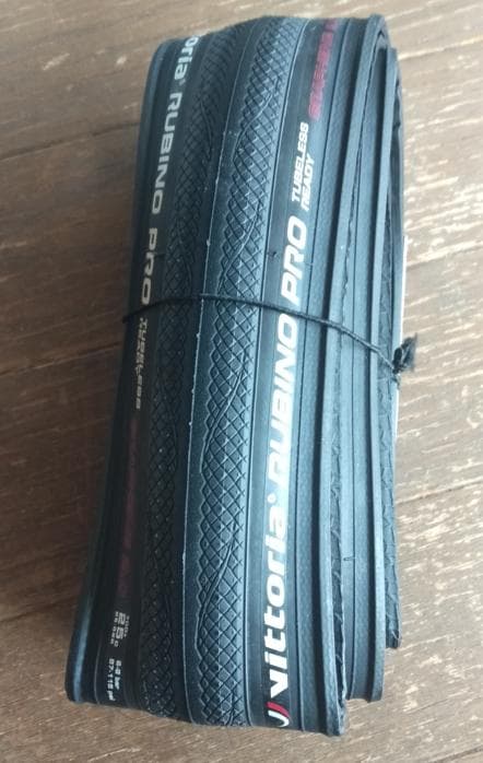 【新品】Vittoria RUBINO PRO TLR 700-25C 2本