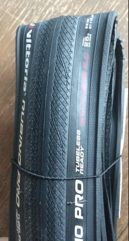 【新品】Vittoria RUBINO PRO TLR 700-25C 2本