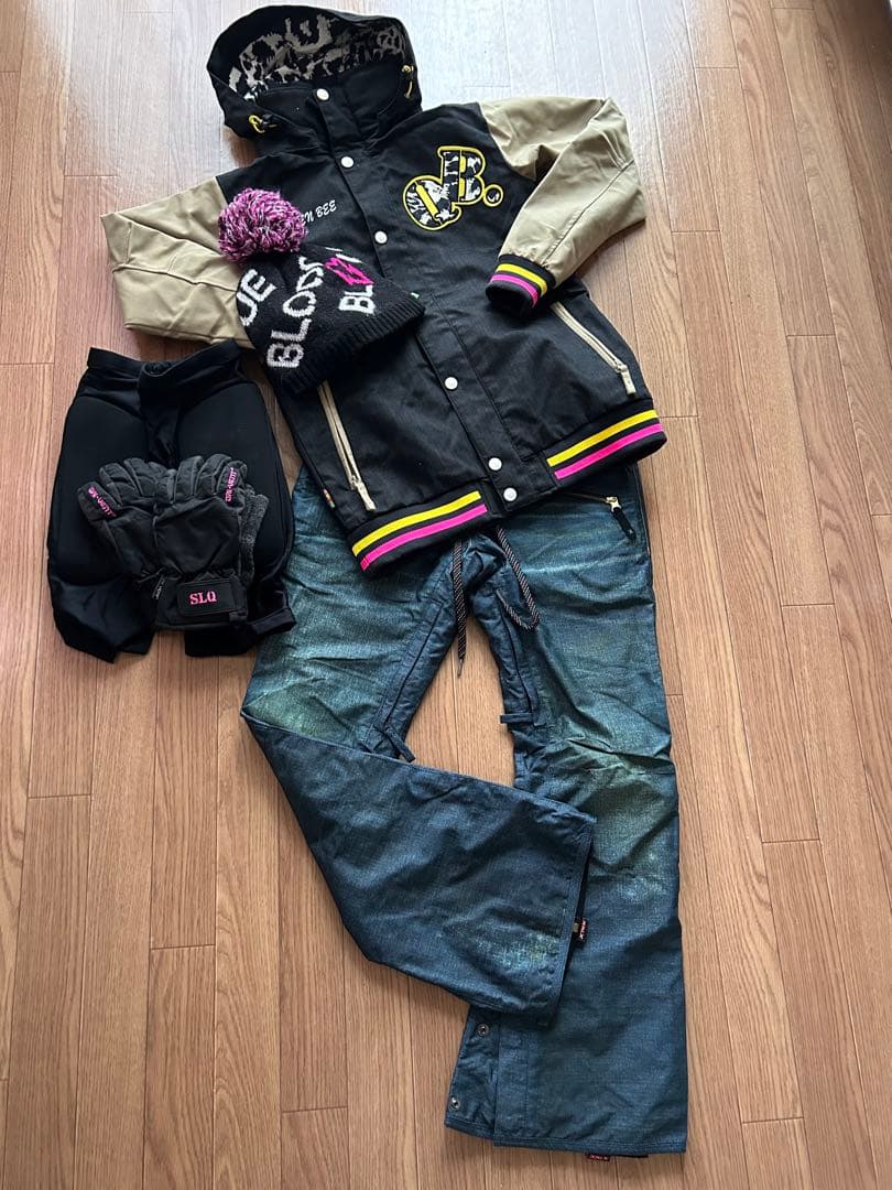 スノーボードウエア上・下　Sサイズ　小物セット