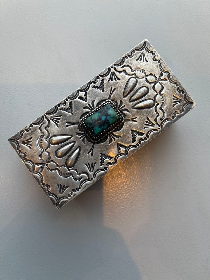 ナバホ族ジェリー・N・プラテロターコイズ付き銀製ボックス