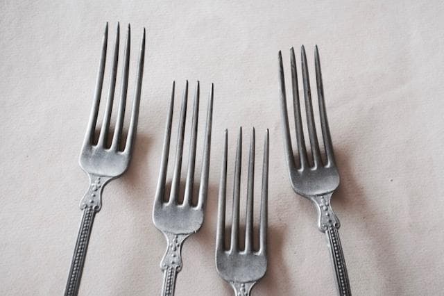 sold france 球とネオゴシックと縦長のスプーンとフォーク