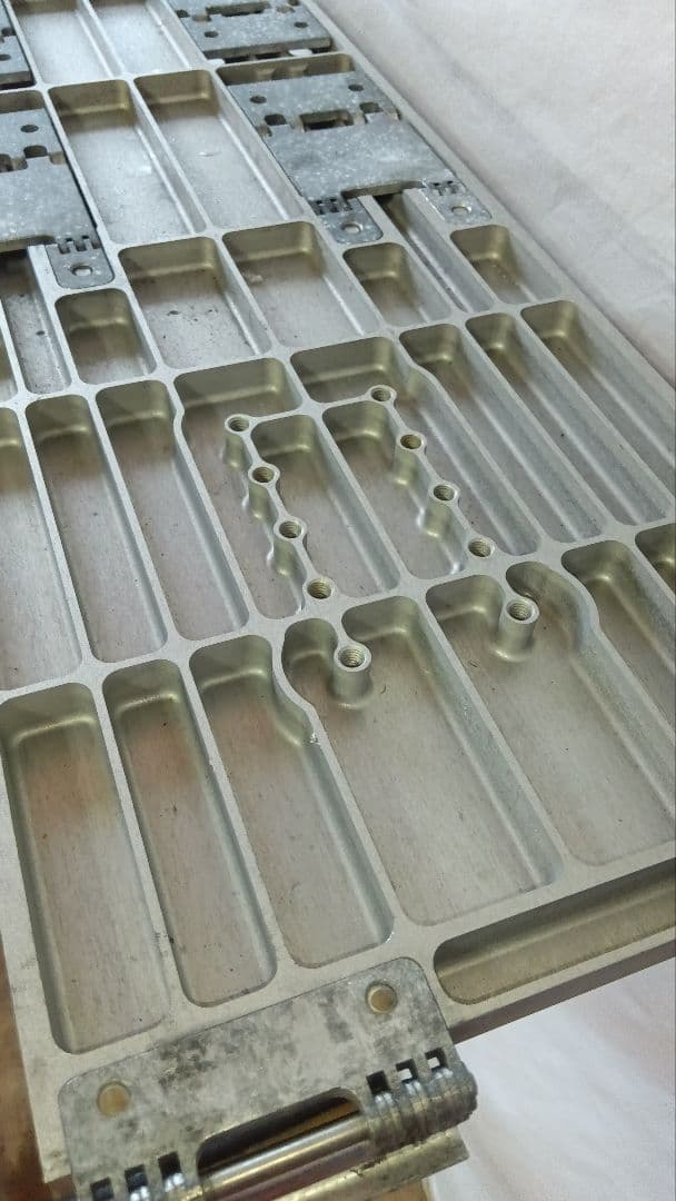 IRON ROCK PLATE　 アイアンロック　プレート　アルペンスノーボード