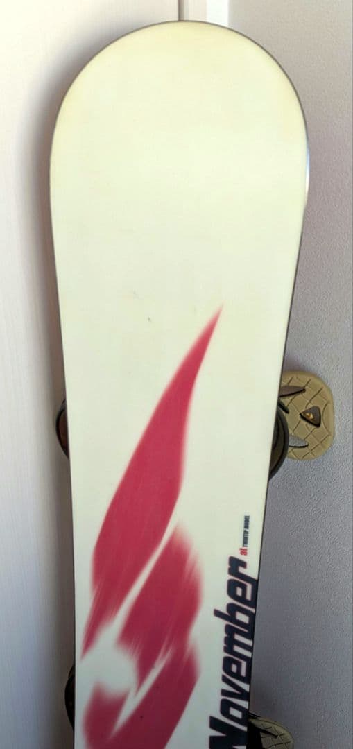 November スノーボード 赤 　BURTONバインディング付き