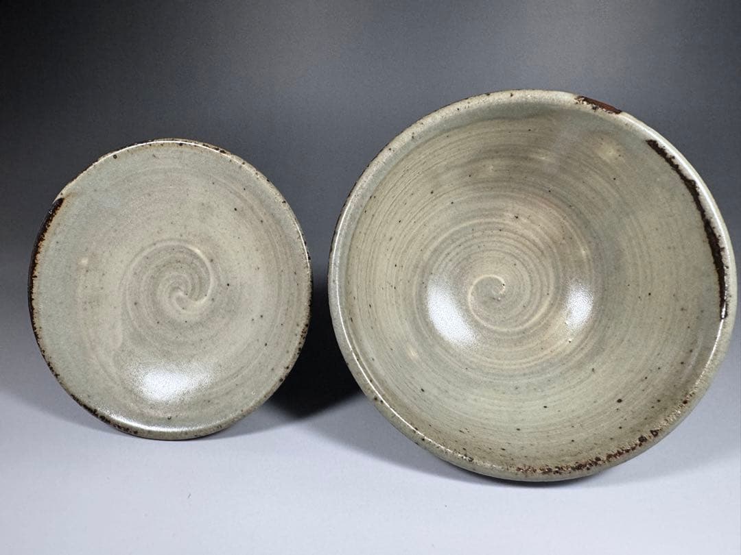 人間国宝 島岡達三 作 象嵌赤絵草花文夫婦飯碗 共箱 象嵌 赤絵 夫婦 茶碗