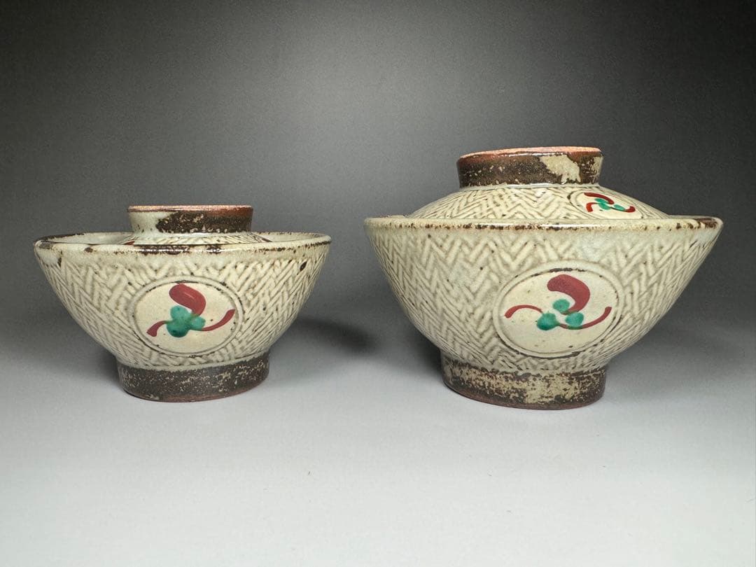 人間国宝 島岡達三 作 象嵌赤絵草花文夫婦飯碗 共箱 象嵌 赤絵 夫婦 茶碗