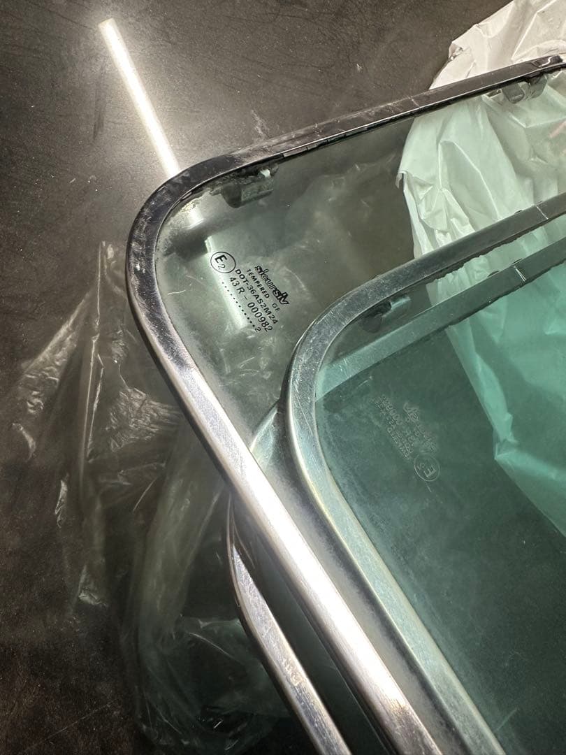 ローバーミニ　開閉式リアガラス　窓　片側