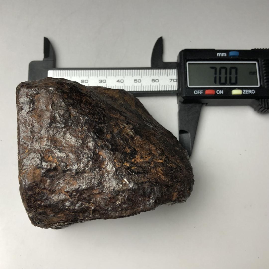 アルタイ隕石　大型隕石 鉄隕石　外皮付き隕石　ナチュラル　原石　重さ約1139ｇ