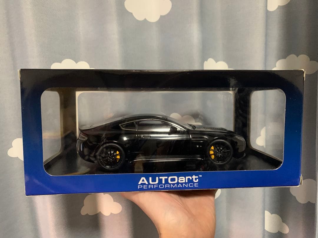 1/18 オートアート アストンマーチン V12ヴァンテージS