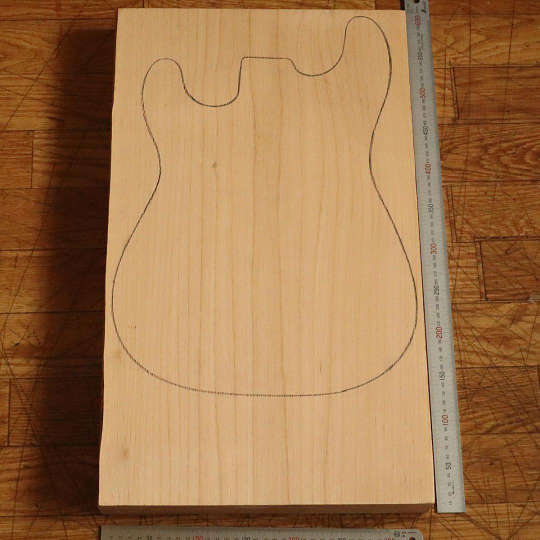 ワンピースアルダーボディ材 585 x 340 x 46.5