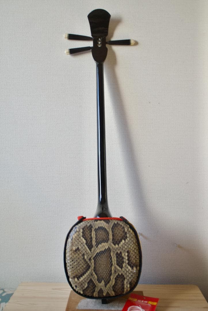 三線　沖縄　本皮強化張り 爪、ハードケース付　三味線　送料込み