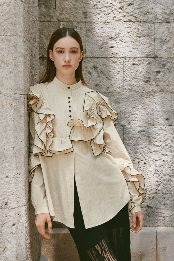 年末セール Eaphi FEELING FRILLS BLOUSE