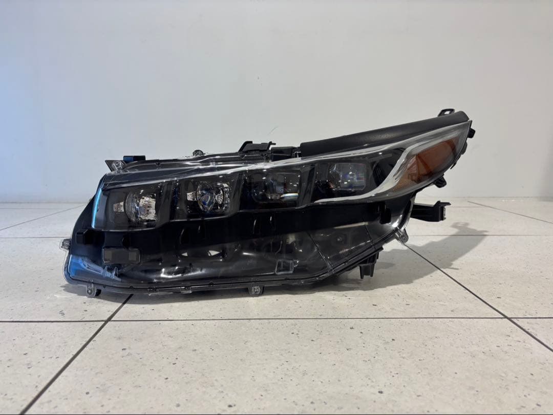 プリウスPHV 左ヘッドランプASSY　＃81185-47560