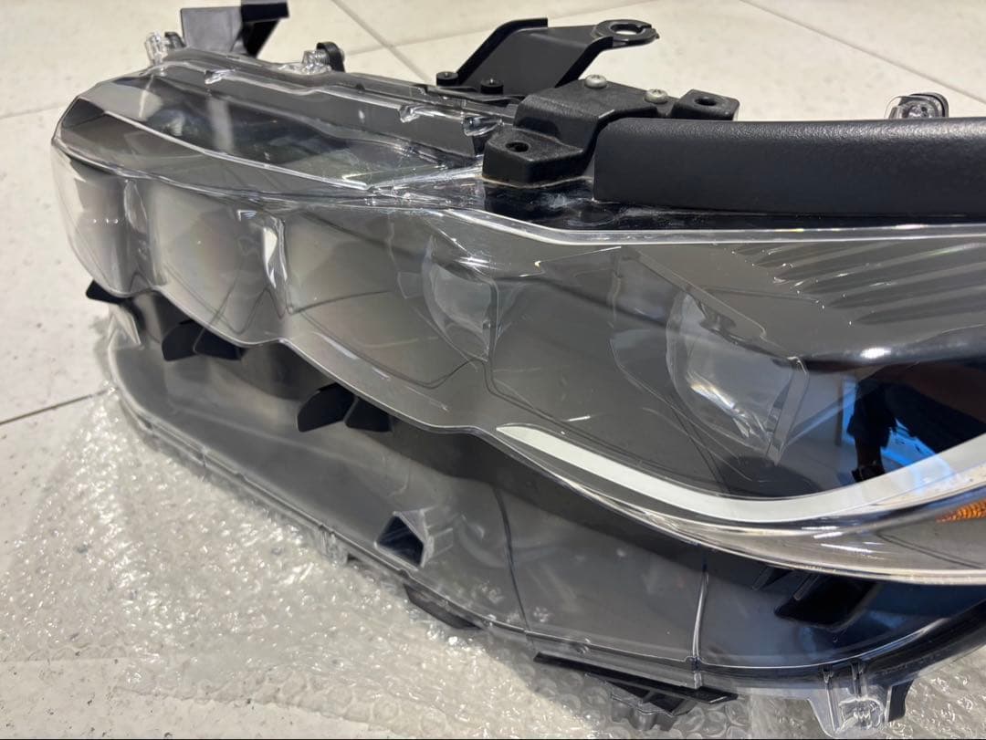 プリウスPHV 左ヘッドランプASSY　＃81185-47560