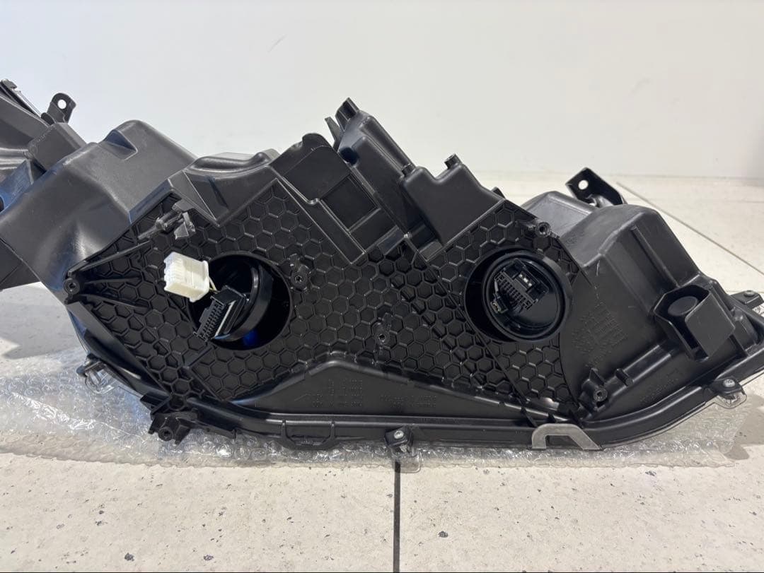 プリウスPHV 左ヘッドランプASSY　＃81185-47560